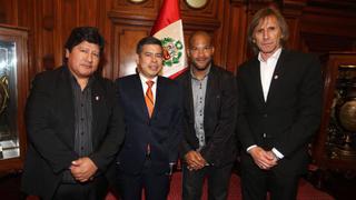 Selección peruana alborotó al Congreso durante visita [FOTOS]