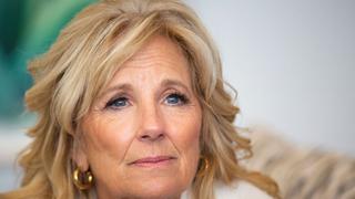 Jill Biden: médicos extirpan carcinomas encima del ojo y en el torso a la primera dama de Estados Unidos