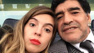 Dalma y su selfie con Diego Armando Maradona en Stamford Bridge