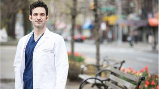 “Soy médico en Nueva York y no recuerdo cuándo fue la última vez que se me murió un paciente de coronavirus”