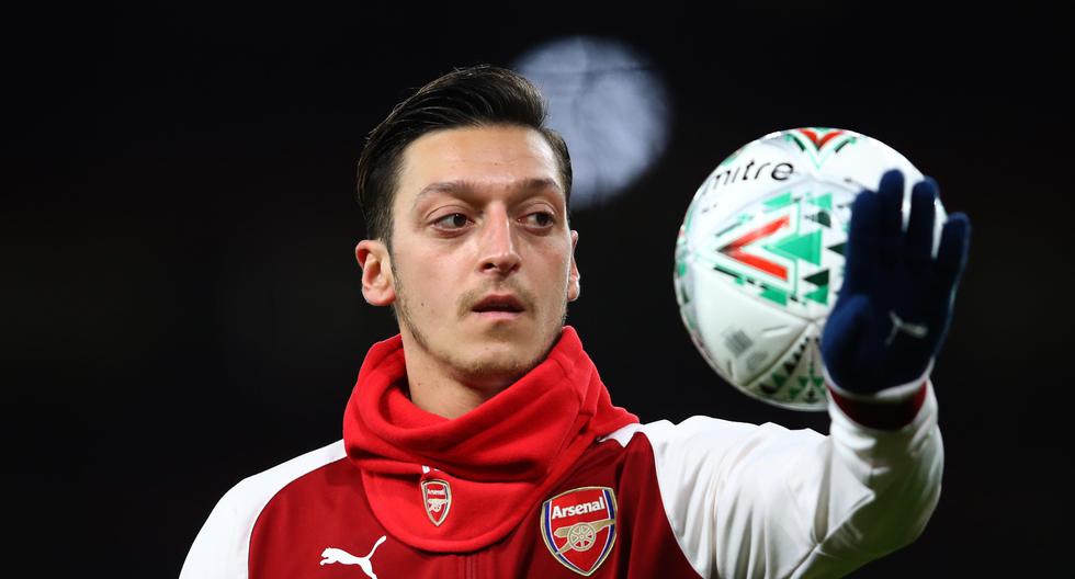 Mesut Ozil se quedará por tres temporadas y media, hasta junio de 2021, en Arsenal. (Foto: Getty Images)