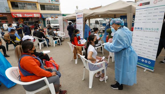 El ministro de Salud, Hernando Cevallos, afirmó que se busca vacunar al 80% de la población objetivo antes de finalizar el 2021. (Foto: Minsa)