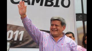 Acuña presentó a candidatos de su partido en un mitin en Lima
