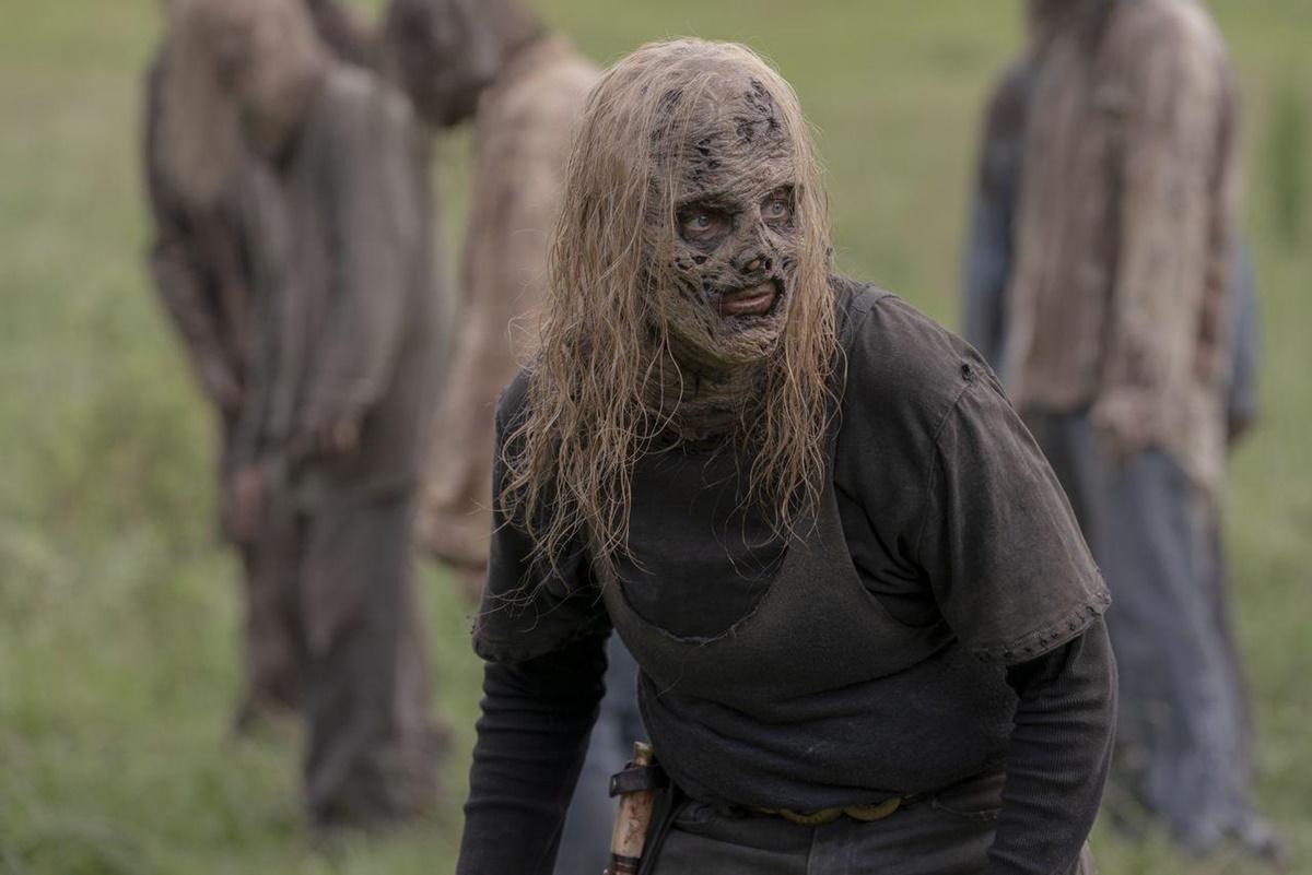 En "The Walking Dead" 10x02 se revela el lado más humano de Alpha (Samantha Morton). Foto: AMC/ Fox.