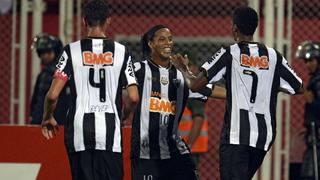 Mineiro, con Ronaldinho, venció 1-0 sobre la hora a Zamora