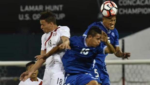 Cristian Benavente jugó 57 minutos ante El Salvador el 28 de mayo de 2016. Fue titular. (Foto: AFP)
