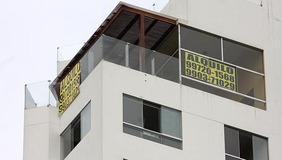 Peruanos ven impactados sus ingresos por la pandemia, por lo que se les dificulta el pago del alquiler de su vivienda. (Foto: El Comercio)