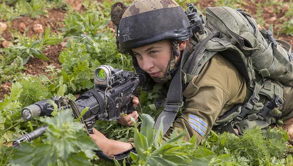 Mujeres soldados piden al Ejército que les dejen combatir en tanques. | Foto: EFE