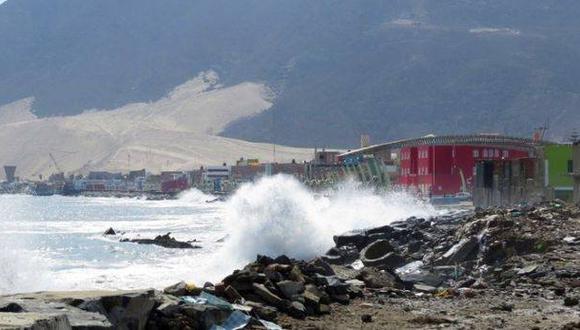 Cierran Puerto de Chimbote por condiciones peligrosas del mar