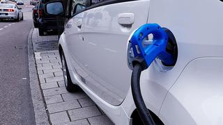 Los vehículos eléctricos representaron el 13% de las ventas mundiales en 2022 y podrían alcanzar el 55% para 2030