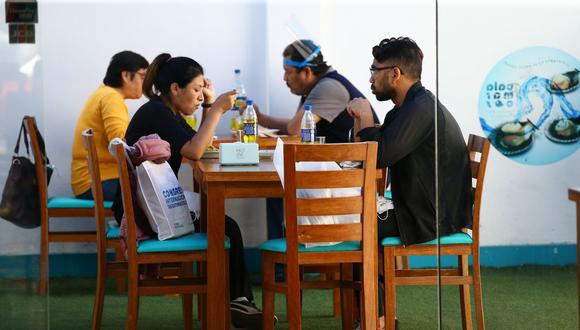 Los restaurantes deberán cumplir con ciertos criterios técnicos antes de solicitar una autorización para operar en la vía pública. (Foto: Fernando Sangama / GEC)