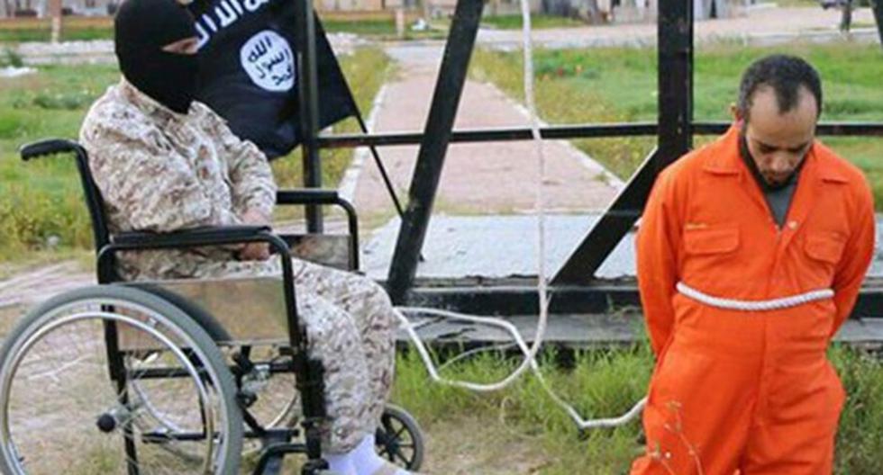 Un verdugo ejecutó a tres hombres acusados de espionaje en Libia. (Foto: ISIS)
