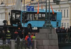 Siete personas mueren en la caída de un bus en un río en San Petersburgo