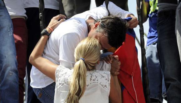 Leopoldo López y su esposa se despidieron entre lágrimas