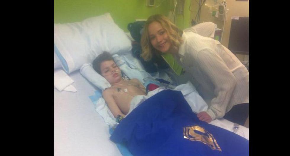 Jennifer Lawrence visitó a niños enfermos por Navidad (Foto @ltsjslaw)