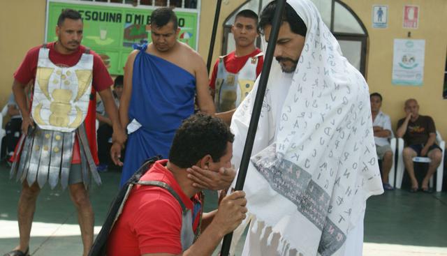 En la escenificación de la muerte de Jesús participaron unos 250  internos del penal Miguel Castro Castro. (INPE)