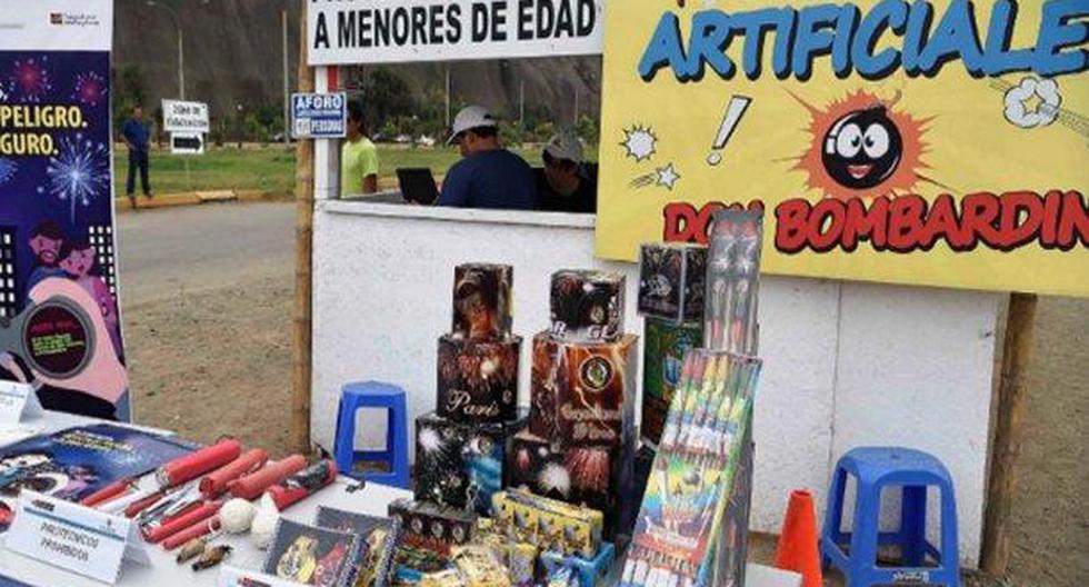 Se ha otorgado autorización a 44 locales de venta de productos pirotécnicos, ubicados a nivel nacional, que ofrecen las garantías para celebrar las fiestas. (Foto: Andina)