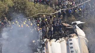 Un avión con 72 personas a bordo se estrella en Nepal; hay al menos 68 muertos