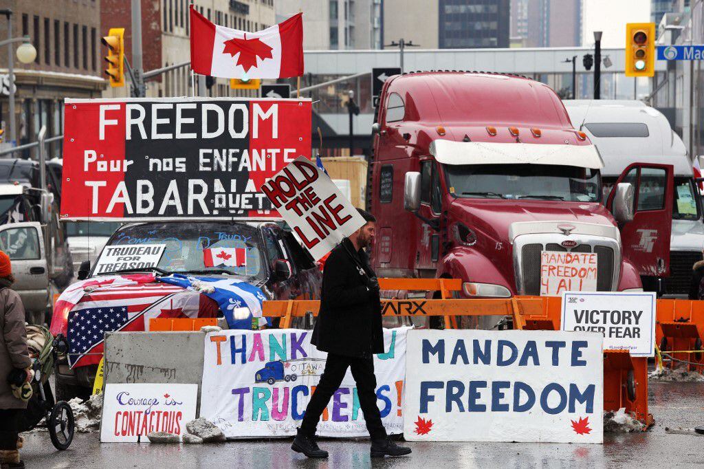 After more than 10 days of protests in downtown Ottawa, a movement to ease the restrictions imposed by the COVID-19 pandemic in Canada appeared to begin on Tuesday.  (Photo: Dave Chan / AFP)