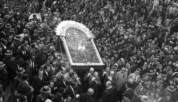 The procession of the Lord of Miracles in 1955. (El Comercio Archive)