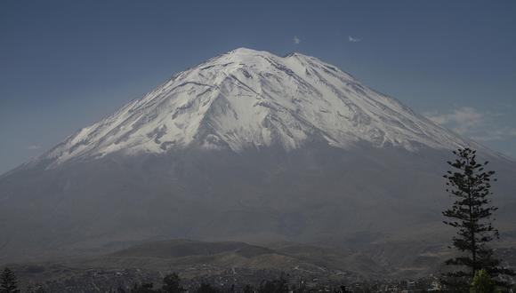 Así se ve el volcán Misti desde el puente Bolognesi en Arequipa. (Foto: GEC/ Eduardo Nicolás Barreda Todco)