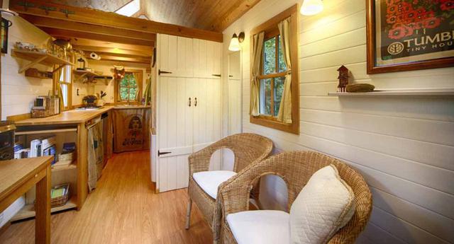 Esta pequeña casa de 15 metros tiene todo lo necesario para vivir cómodamente.  (Foto: Airbnb)