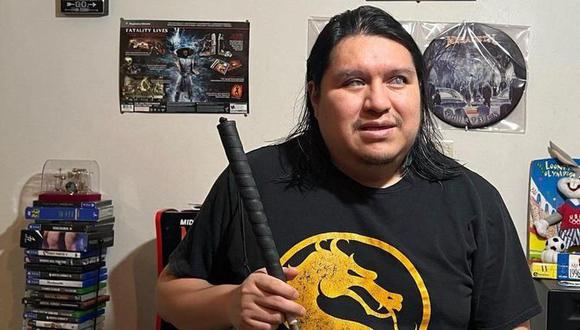 El hecho de haber perdido la vista hace más de una década no ha impedido a Carlos Vásquez continuar jugando su videojuego favorito: Mortal Kombat.