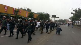 FOTOS: médicos huelguistas del Minsa marcharon hasta la Av. Abancay