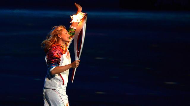 Sochi 2014: Sharapova e Isinbayeva llevaron antorcha olímpica - 1