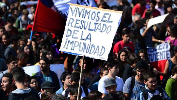 Chile: Miles de estudiantes marchan contra la corrupción
