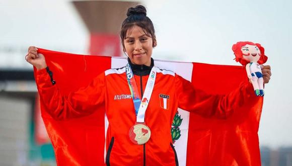 Verónica Huacasi subió a lo más alto del podio en los 3 mil metros con obstáculos. (Foto: Federación Peruana de Atletismo)
