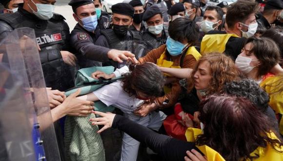 En Turquía hubo enfrentamientos con la policía. (Reuters).