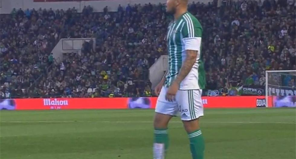 A los 67 minutos, Real Betis pudo recuperarse del duro golpe que fue el tanto del Sporting Gijón gracias a una genial asistencia de Juan Vargas (Foto: Captura - Facebook - Embajadores Criollos)