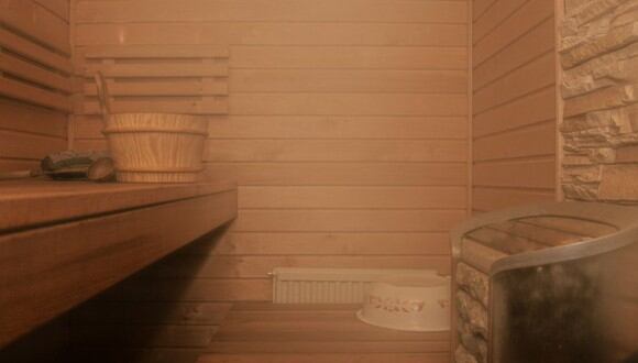 Un prófugo de la justicia fue detenido cuando estaba en un sauna junto a un policía. (Foto: Pixabay)