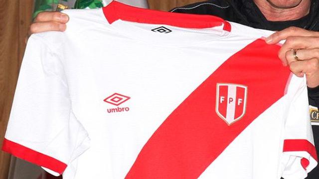 Selección peruana: Ricardo Gareca posó con la nueva camiseta - 2