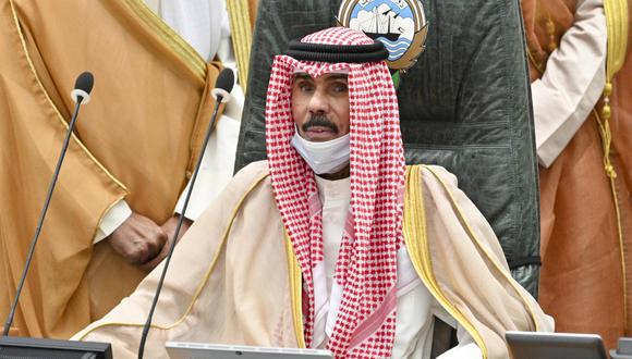 El emir kuwaití Sheikh Nawaf al-Ahmad al-Jaber al-Sabah ha fallecido a los 86 años, anunció el Tribunal del Emir en un comunicado el 16 de diciembre de 2023. Sheikh Nawaf, que asumió el cargo en septiembre de 2020, fue ingresado en el hospital tras un problema de salud de emergencia. en noviembre. EFE/EPA/NOUFAL IBRAHIM