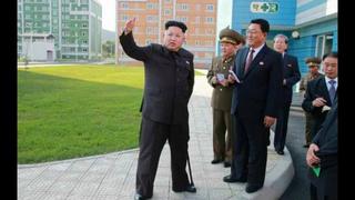 Kim Jong-un reapareció con un bastón tras 40 días ausente