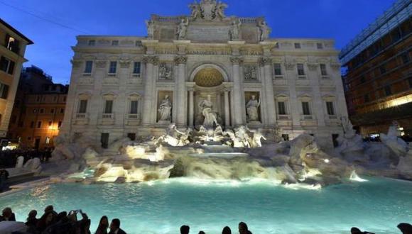 Italia: Un baño en la Fontana di Trevi le salió caro a turistas