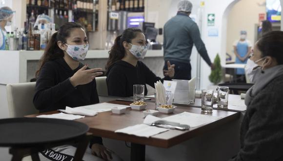 La Unión de Gremios de Restaurantes sostiene que este proyecto de ley solo podrá ser acogido por la micro y pequeña empresa. (Foto: Renzo Salazar / GEC)