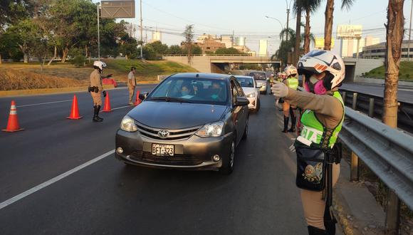 Para que los peruanos puedan usar su vehículo particular de manera excepcional durante la cuarentena de Semana Santa, deberán cumplir determinados requisitos. (Foto: Andina)