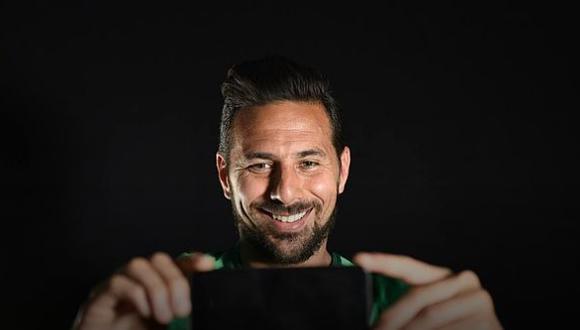 Claudio Pizarro, goleador histórico del Werder Bremen, reveló que perteneció a un chat latino en WhatsApp. ¿Algún peruano estaba en ese grupo? (Foto: Werder Bremen)