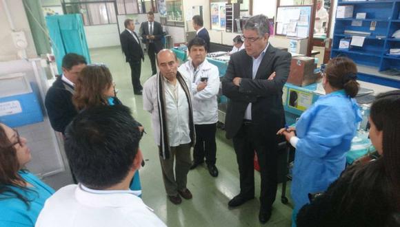 El presidente ejecutivo de Essalud, Gabriel Del Castillo, visitó la UBAP San Isidro y los hospitales Angamos, Grau y Barton, donde verificó la atención y recogió las impresiones y aportes del personal asistencial y pacientes. (Difusión)