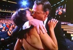 Emmy 2014: El apasionado beso entre Julia Louis-Dreyfus y Bryan Cranston 