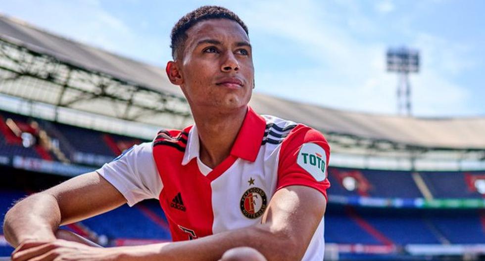 Así fue presentado Marcos López. Usará la camiseta 15. (Foto: Feyenoord)