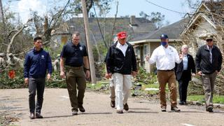 Trump visita área de Louisiana golpeada por huracán Laura, promete “rápida reconstrucción” | FOTOS