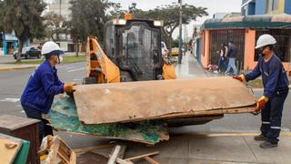 Municipalidad de Lima recolectó el 2021 más de 1.000 toneladas de basura alojada en techos y patios del Cercado