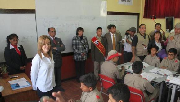 En el Cusco, las clases se reanudaron en todos los colegios públicos, según el Minedu. La ministra Marilú Martens acudió a las aulas para verificar la asistencia de los docentes. (Foto: Miguel Neyra)