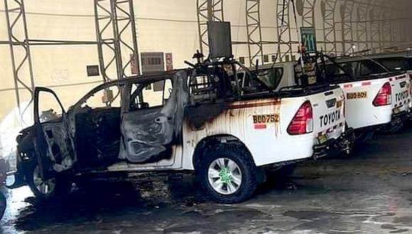Camionetas de la empresa fueron quemadas por vándalos. | Foto: GEC