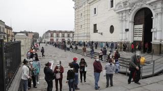 Cercado de Lima: fieles de San Judas Tadeo forman larga cola en iglesia San Francisco