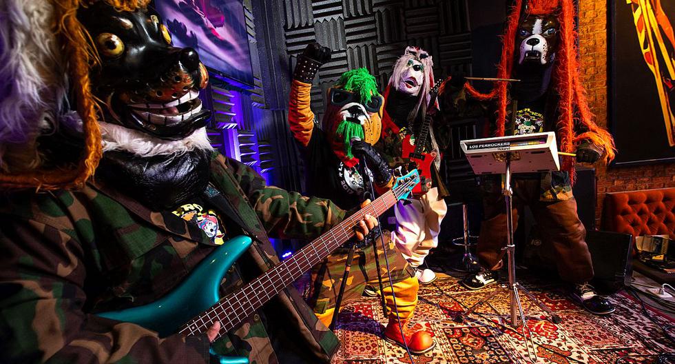 Charly Sunday, Blacky, Pink Dog y Dj son los miembros de la banda rockera peruana Los Perrockers.